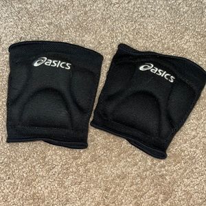 Asics black volleyball knee pads